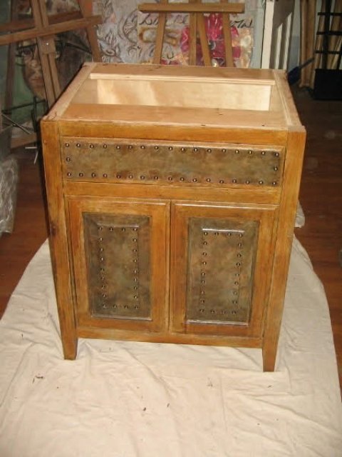 Faux-finish — EriccoStudio artwork
Custom client Faux painted leather look with added nail heads.